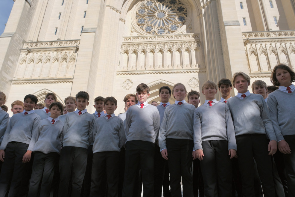 Foto: Neuer Knabenchor Hamburg vor der National Cathedral in Washington, D.C. (Jens Bauditz)