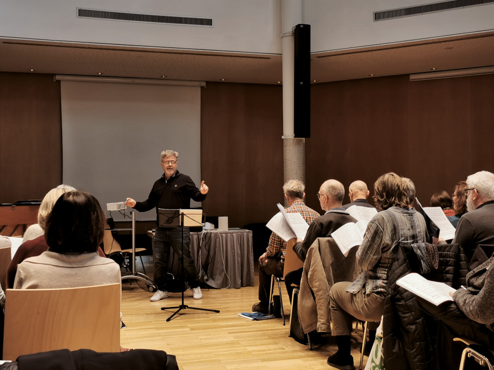 Foto: Martín Palmeri probt „Eine Jüdische Kantate" (Ralf Schöne)