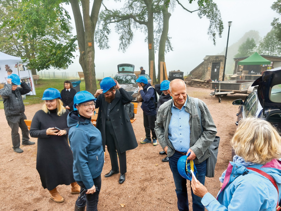 Foto: Passende Ausrüstung für die Höhlenkonzerte (Anna Sieler)