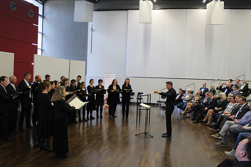 voces cantantes unter der Leitung von Alexander J. Süß, Foto: Jochen Kratschmer Thumbnail image