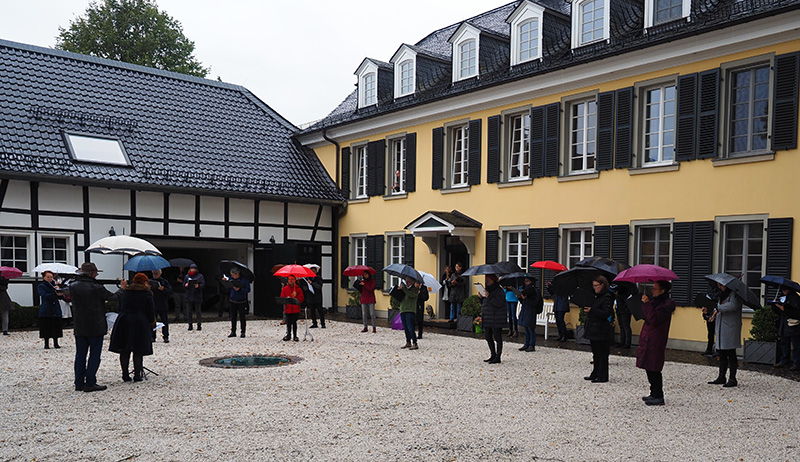 Foto: Wandelkonzert KonzertChor Bergisch Gladabach, Igeler Hof (Chorarchiv)