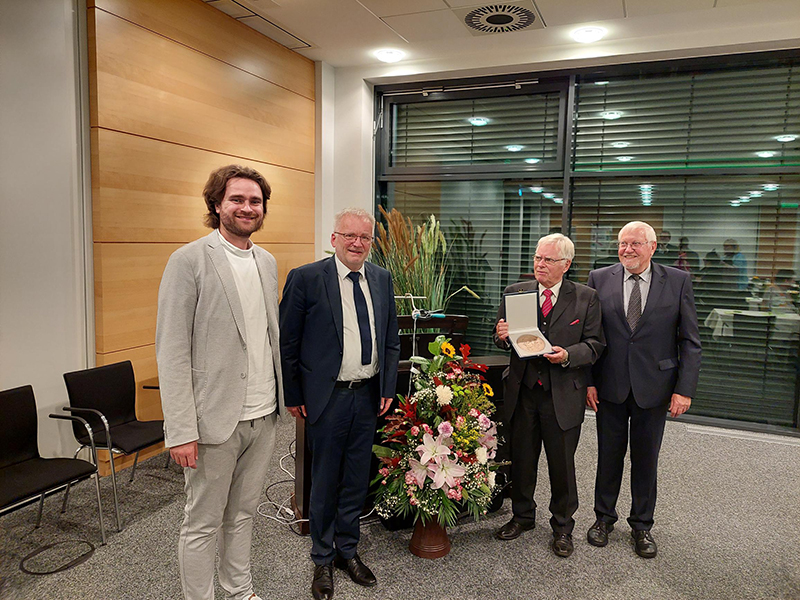 Foto: W.T. Müller, E. Klemm, H. Schulz, T. Hinrichs (privat) Thumbnail image