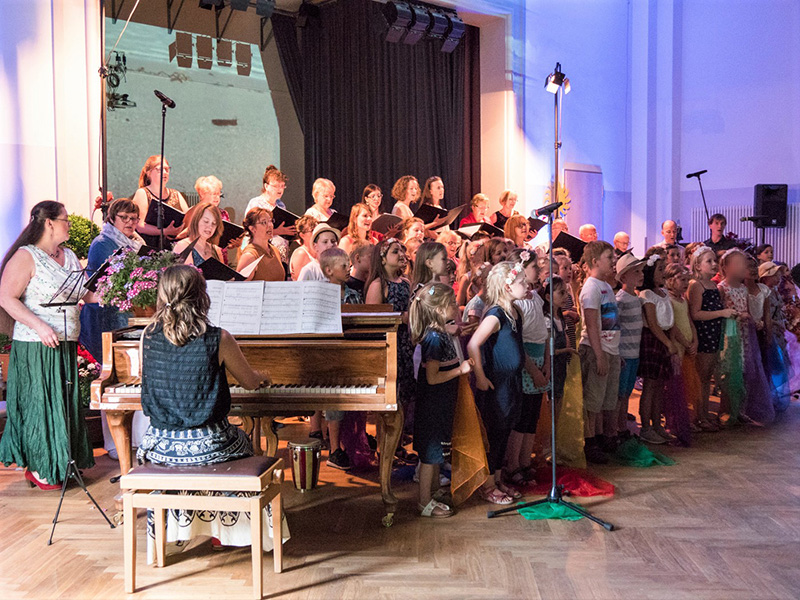 Foto: Kinderchor und Philharmonischer Chor Neubrandenburg (Nadine Nelken)
