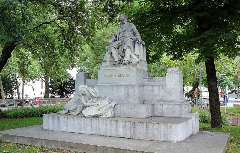 Foto: Johannes-Brahms-Denkmal, Karlsplatz Wien (Bwag) Thumbnail image