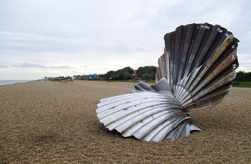 Foto: Britten-Gedenkskulptur von Maggi Hambling in Aldeburgh (Beate Koltzenburg) Thumbnail image