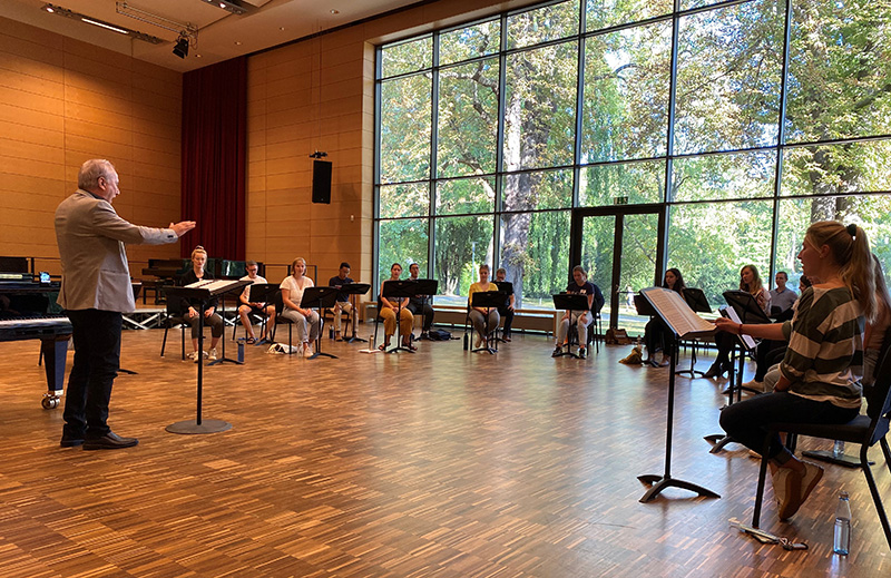 Foto: Bundesjugendchor mit Frieder Bernius (privat)