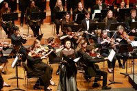 Foto: Alt-Solistin Seda Amir Karayan beim Festkonzert (Andre Passin)